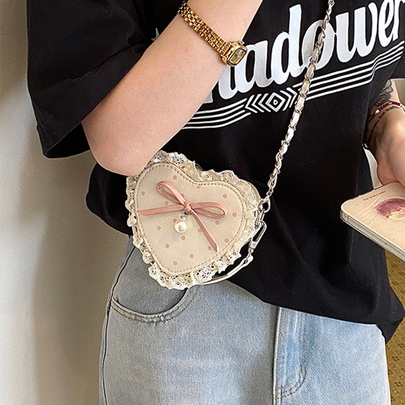 Red Heart Shaped Crossbody Bag - Pearl Trim Chain recensie en prijs
