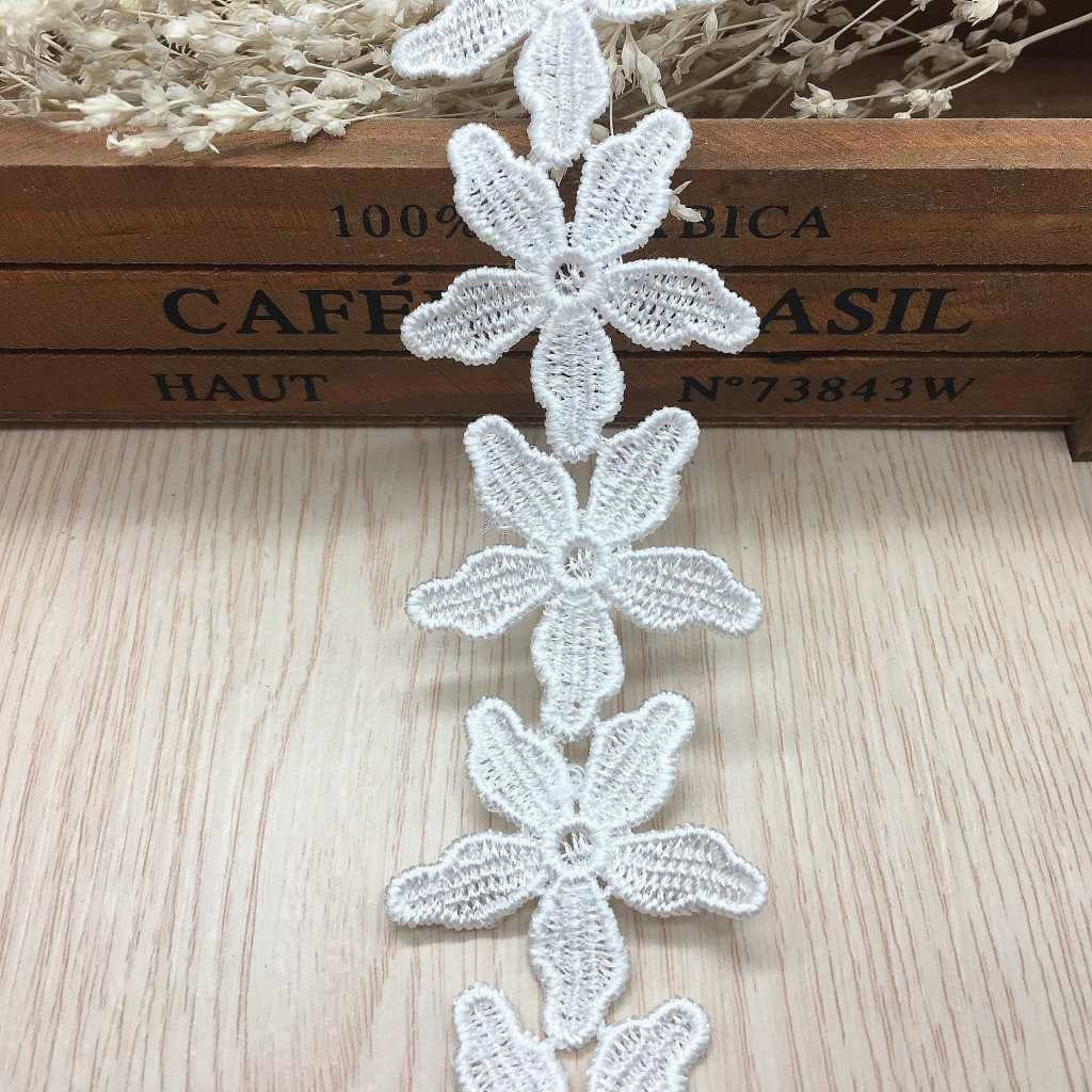 Embroidered Five-leaf Flower O - Lace Ribbon Trim recensie en prijs