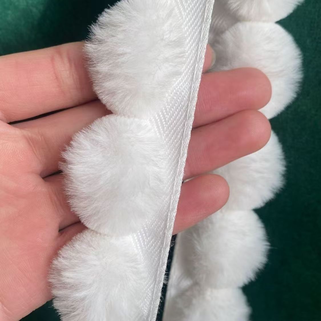 3cm Faux Rabbit Fur Pom Pom Ba - Lace Ribbon Trim recensie en prijs