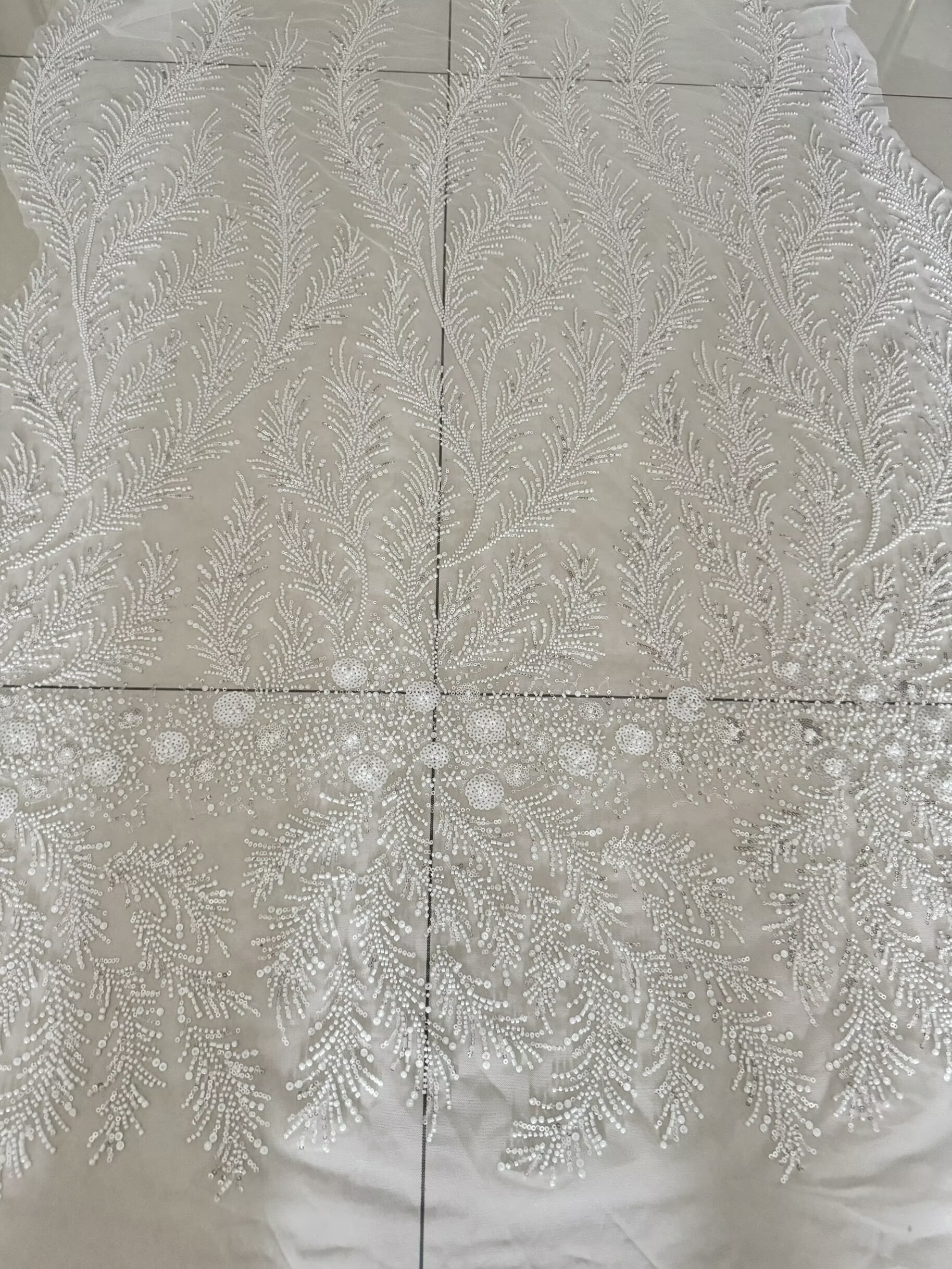 White Beaded Pearl Crystal Seq - Crystal Mesh Fabric recensie en prijs