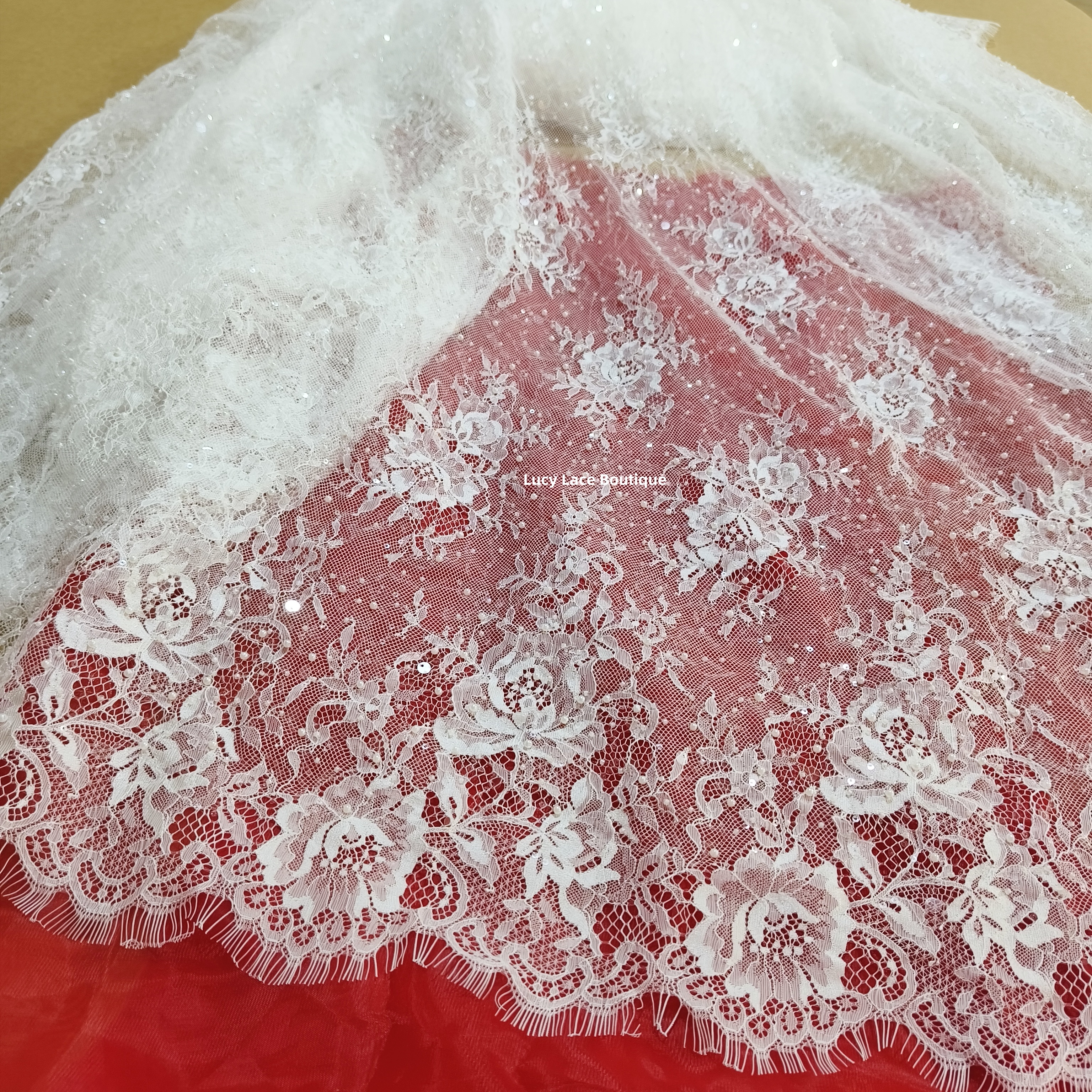 1 Panel 1.5M Wide 3M Long Off  - Sequin Fabric Panel recensie en prijs