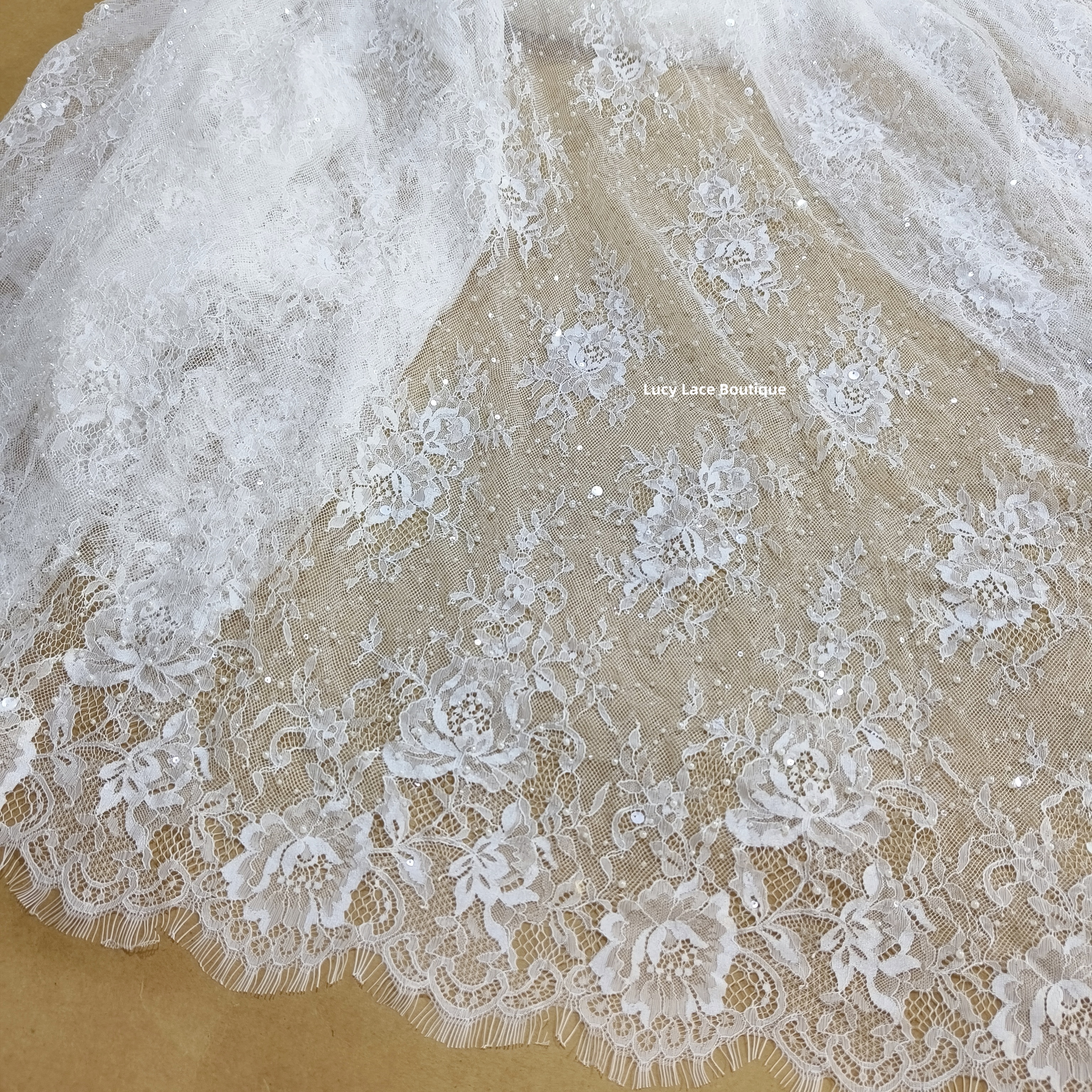 1 Panel 1.5M Wide 3M Long Off  - Sequin Fabric Panel recensie en prijs