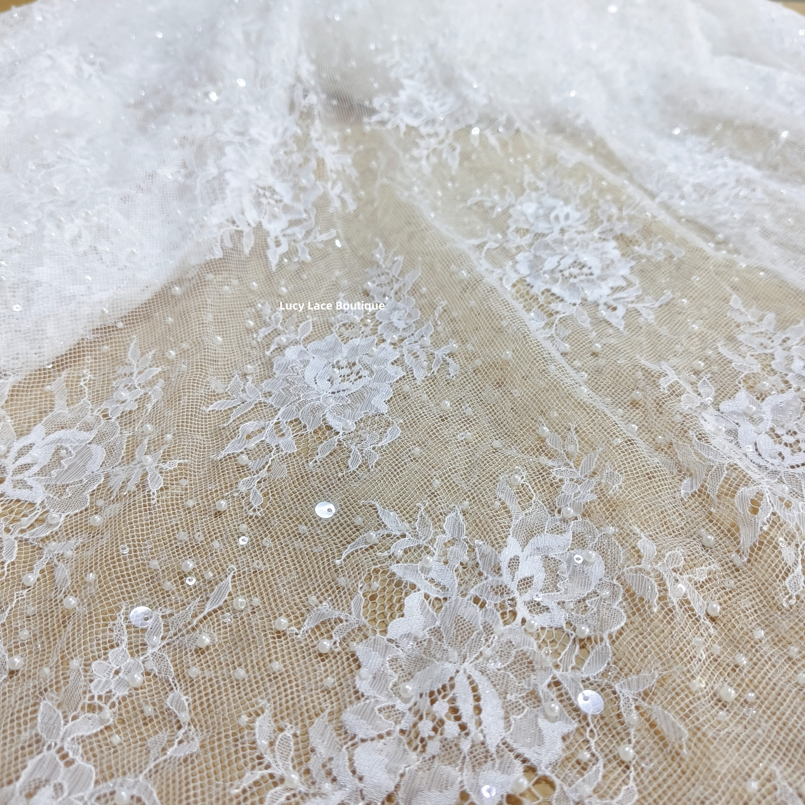 1 Panel 1.5M Wide 3M Long Off  - Sequin Fabric Panel recensie en prijs